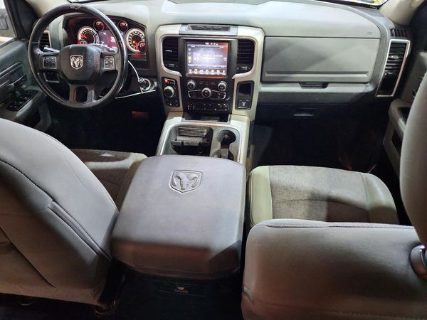 2015 RAM 1500 SLT CREW CAB 4X4