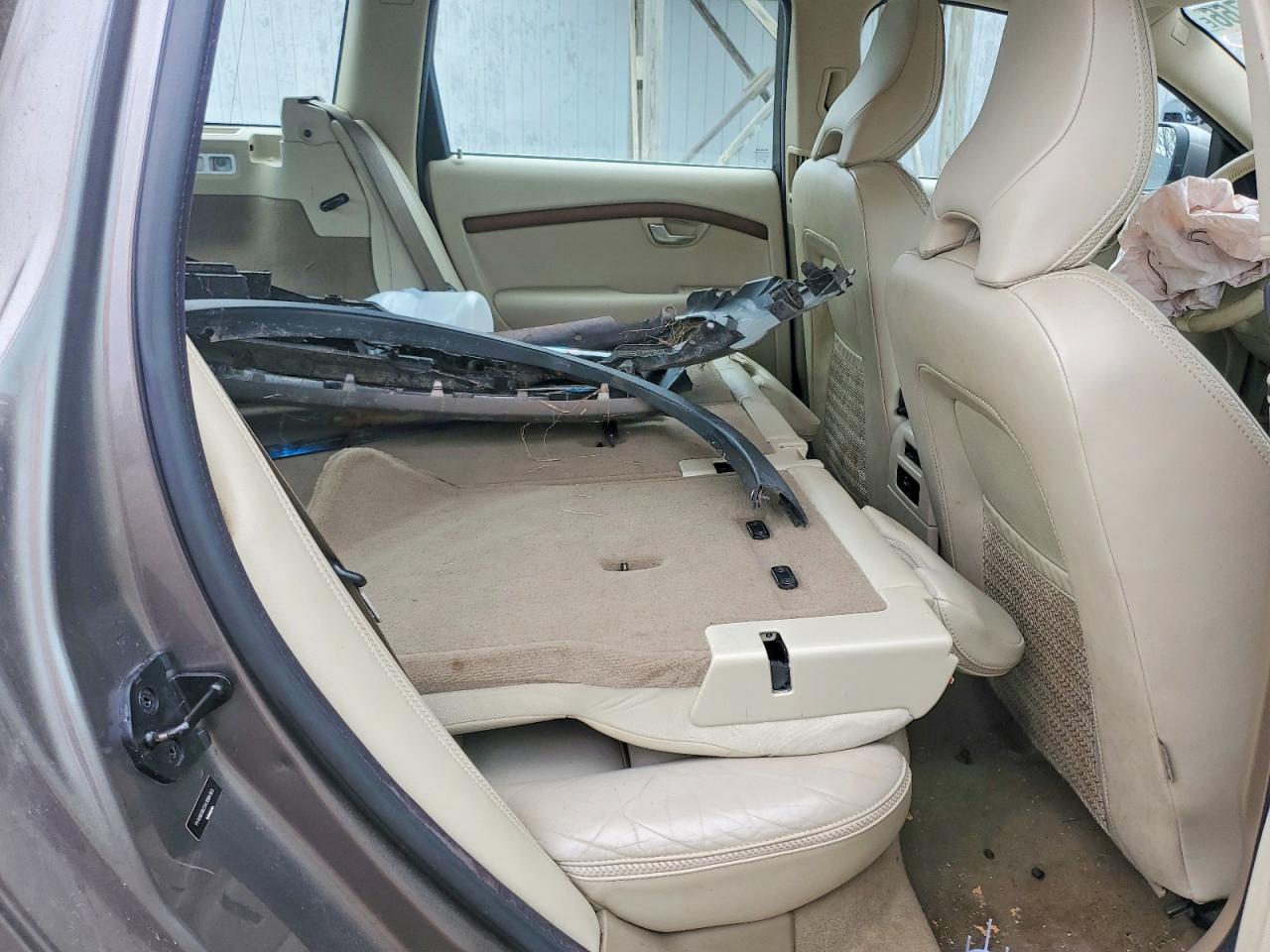2010 VOLVO XC70