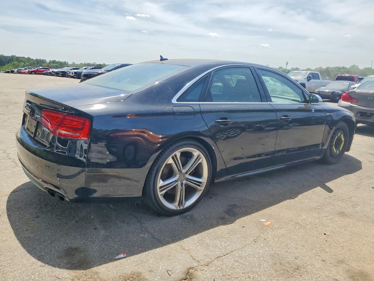 2013 AUDI S8