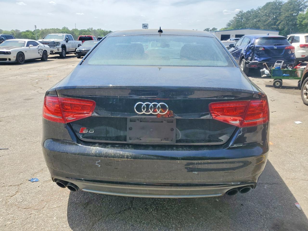 2013 AUDI S8