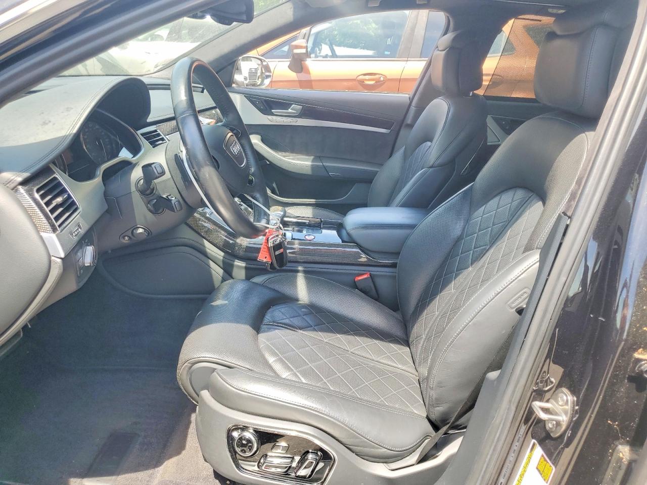 2013 AUDI S8