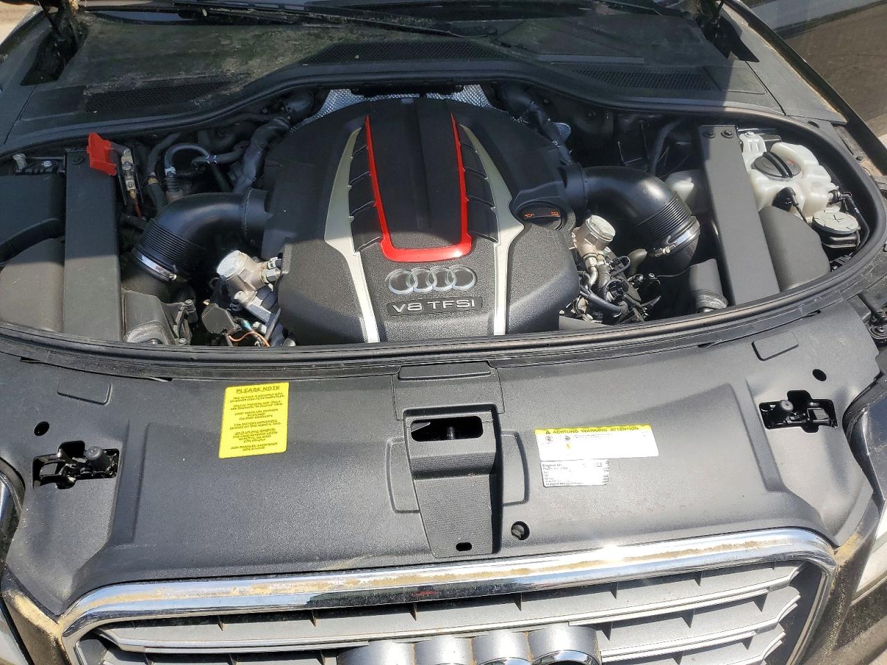 2013 AUDI S8