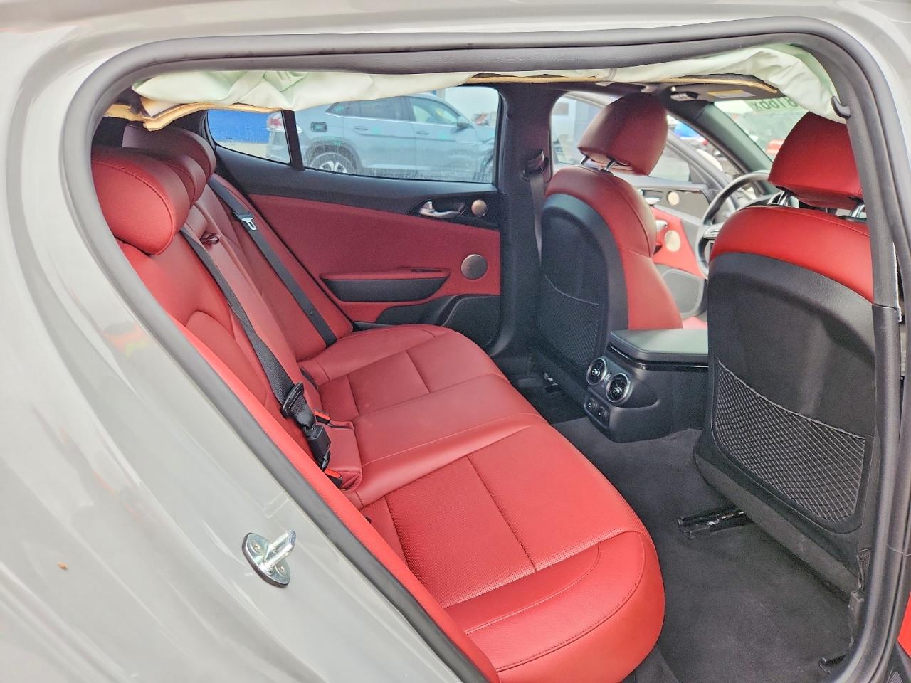 2022 KIA STINGER GT-Line
