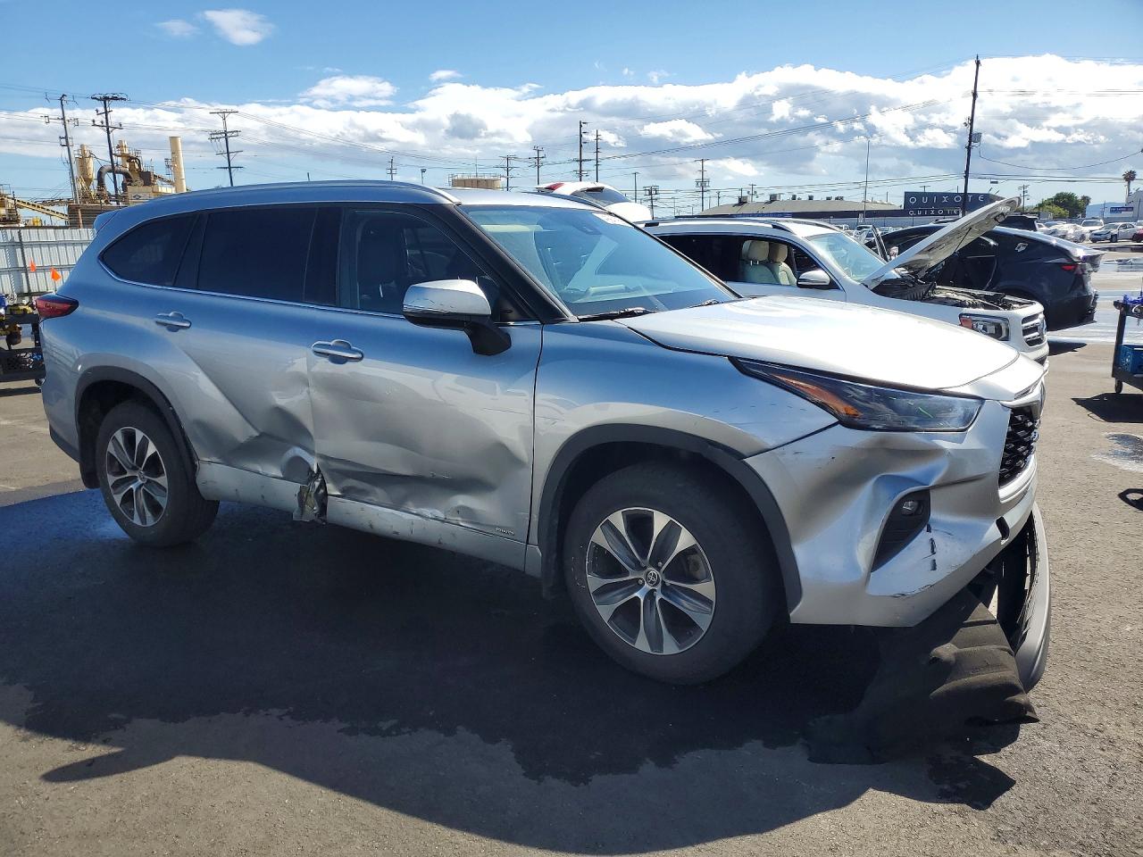 2022 TOYOTA HIGHLANDER HYBRID XLE