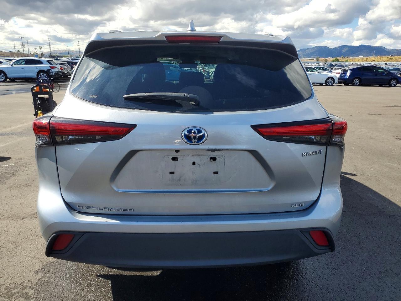 2022 TOYOTA HIGHLANDER HYBRID XLE
