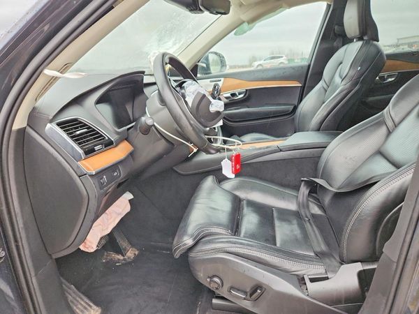 2019 VOLVO XC90