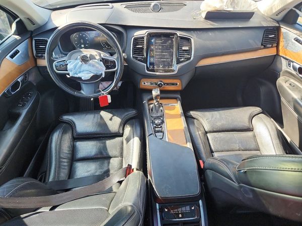2019 VOLVO XC90