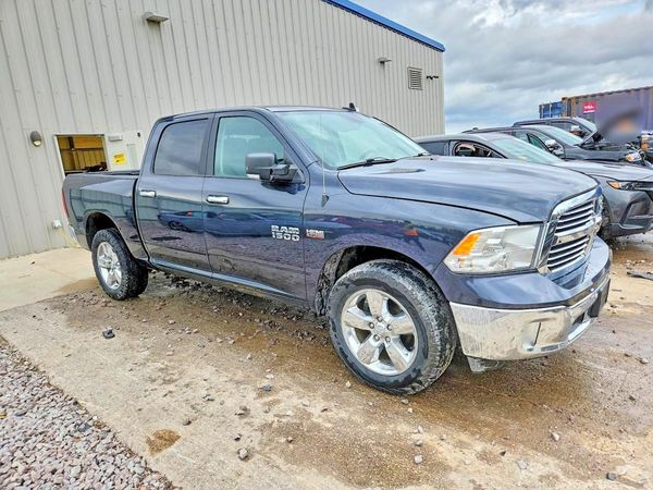 2017 RAM 1500 SLT