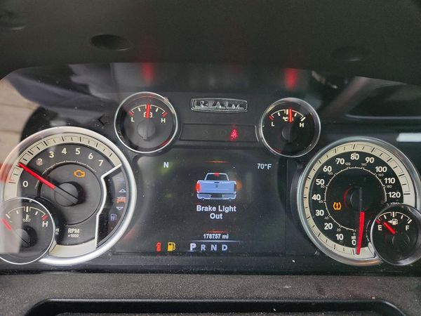 2017 RAM 1500 SLT