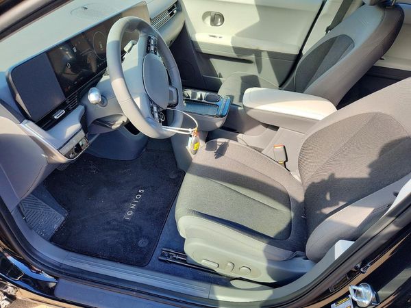 2025 HYUNDAI IONIQ 5 SE