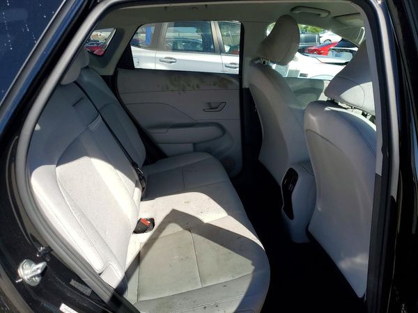 2024 HYUNDAI KONA SE