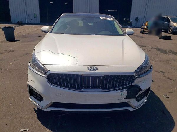2017 KIA CADENZA