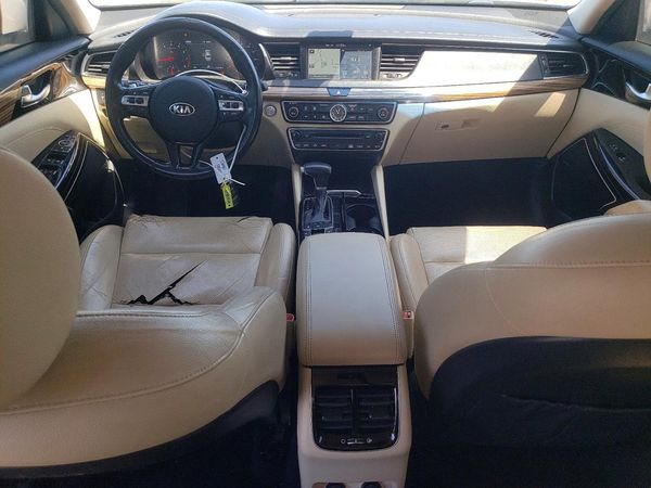 2017 KIA CADENZA