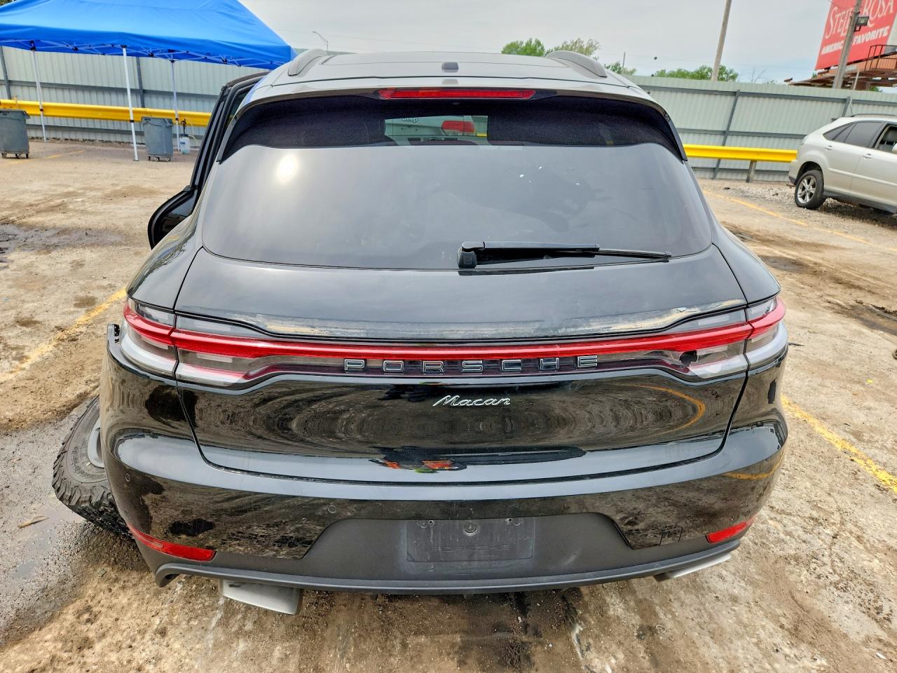 2021 PORSCHE MACAN Base