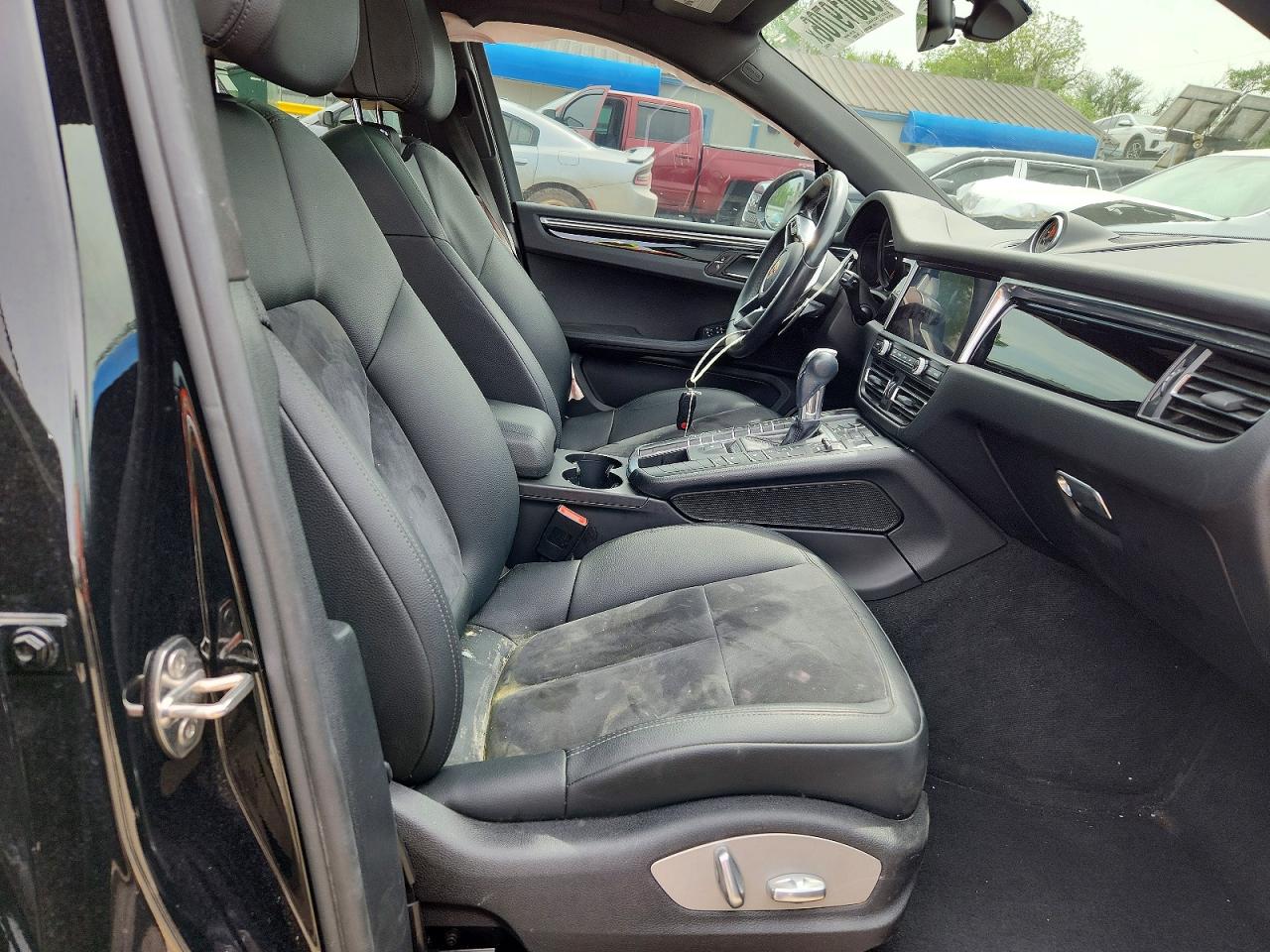 2021 PORSCHE MACAN Base