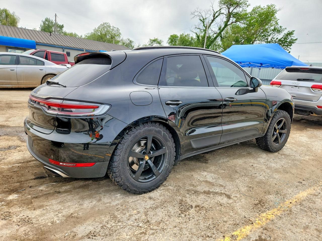 2021 PORSCHE MACAN Base