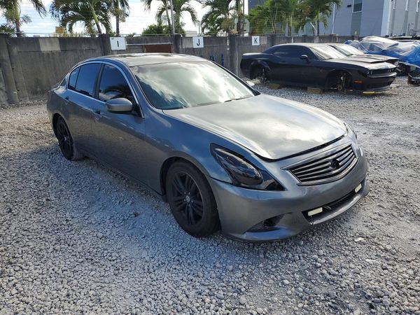 2013 INFINITI G37