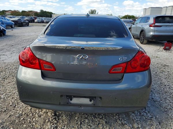2013 INFINITI G37