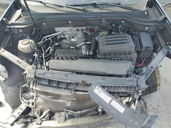 2019 VOLKSWAGEN ATLAS 4Motion SE — Engine bay