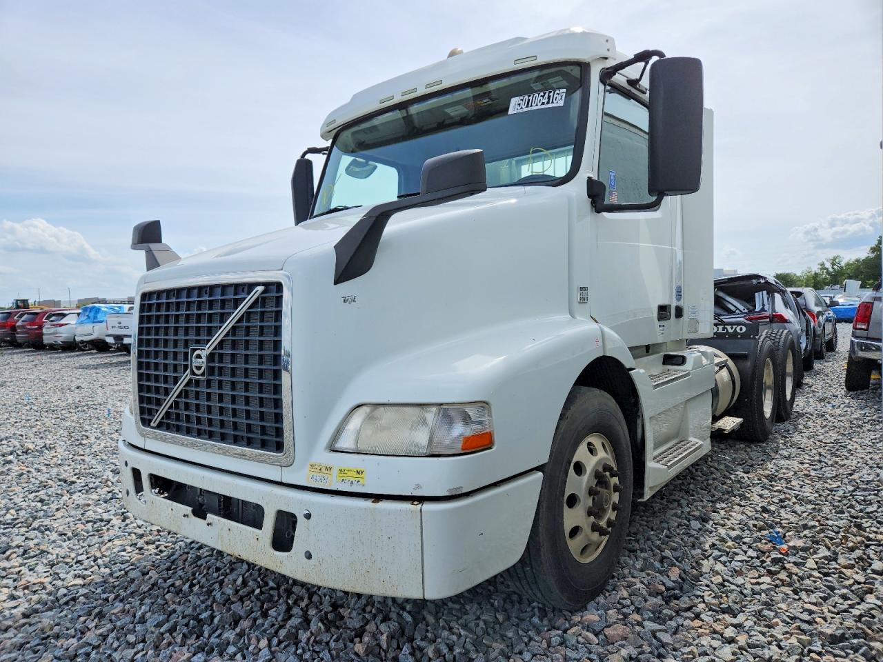 2017 VOLVO VNM