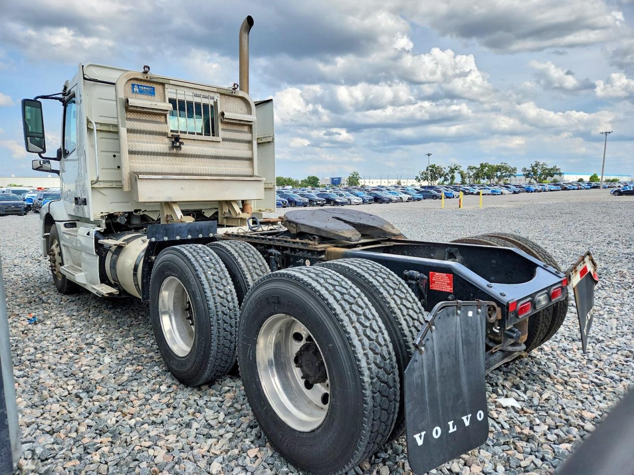 2017 VOLVO VNM