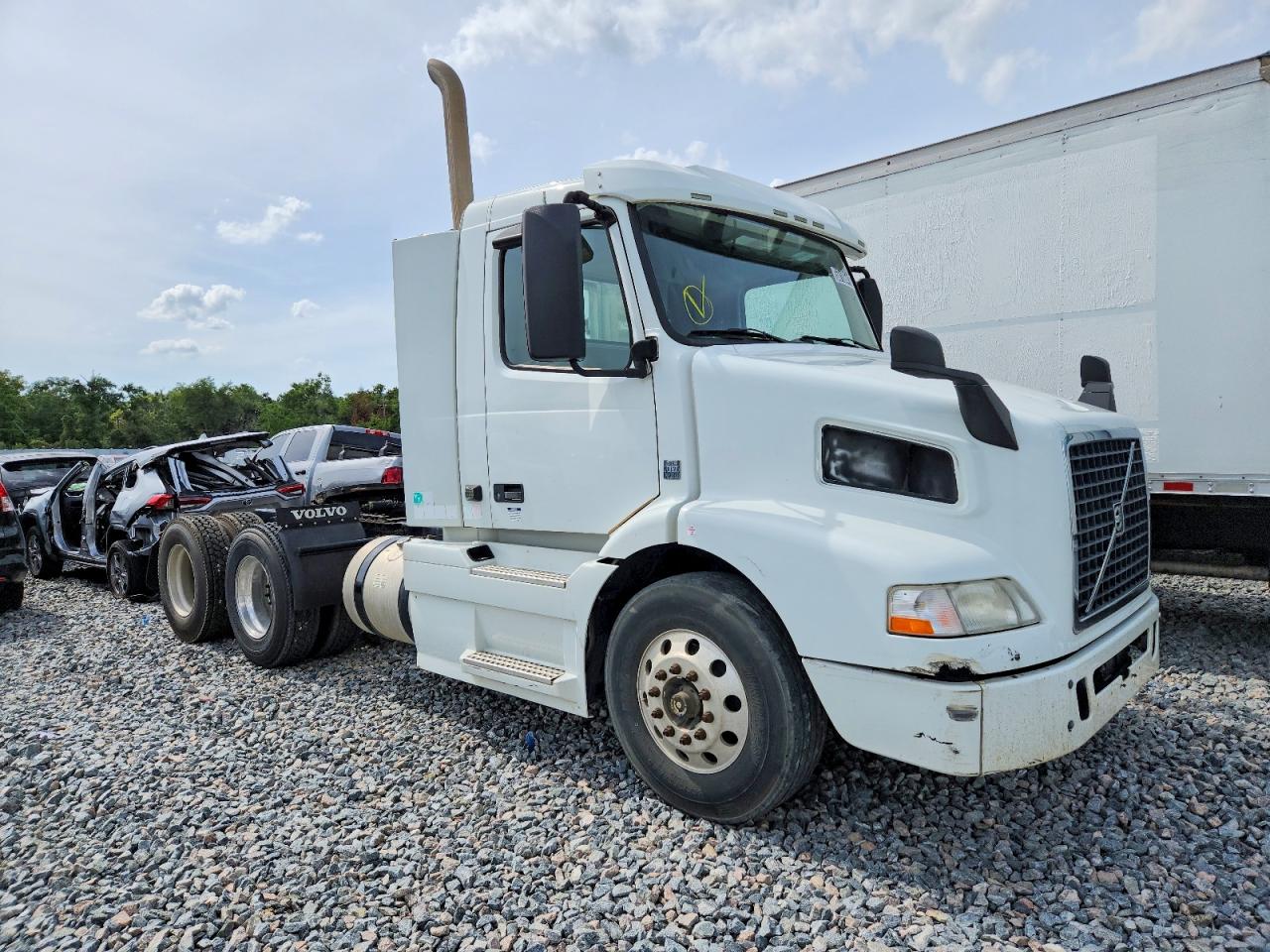 2017 VOLVO VNM