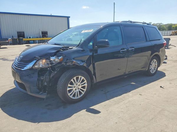 2017 TOYOTA SIENNA