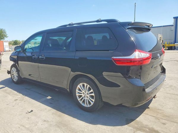 2017 TOYOTA SIENNA