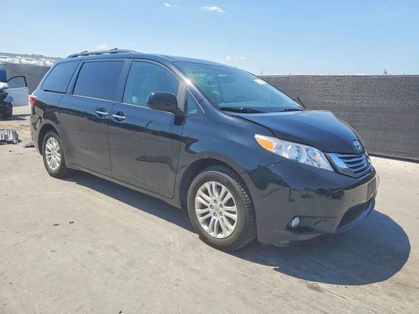 2017 TOYOTA SIENNA