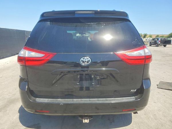 2017 TOYOTA SIENNA