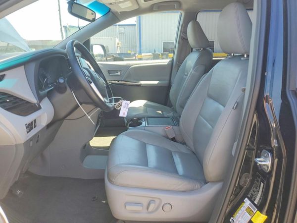 2017 TOYOTA SIENNA