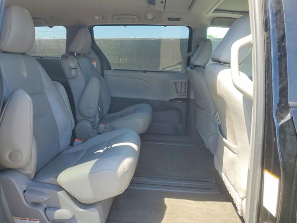 2017 TOYOTA SIENNA