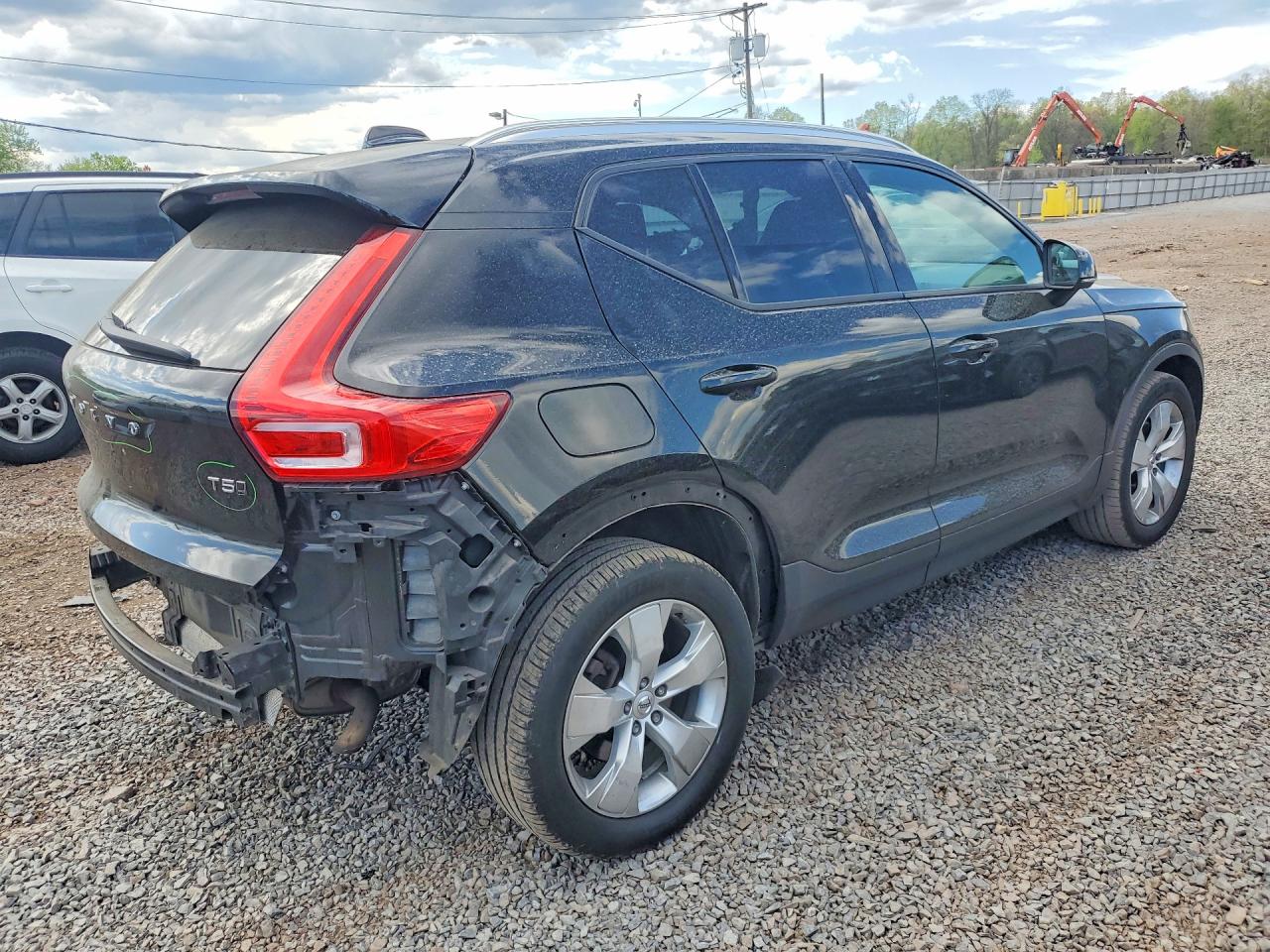 2020 VOLVO XC40 Momentum