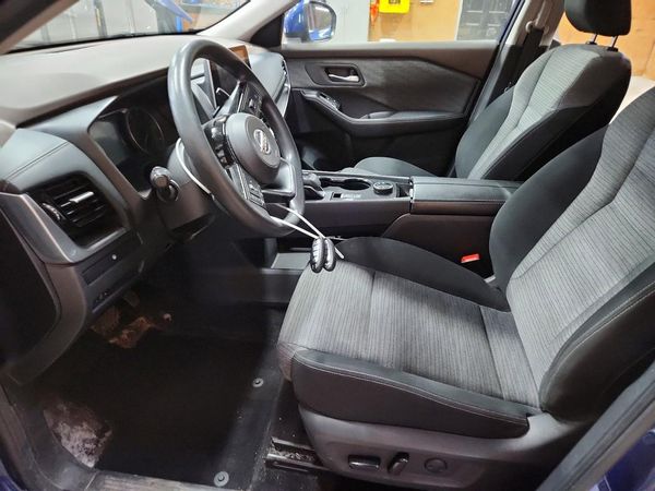 2021 NISSAN ROGUE SV — DENT