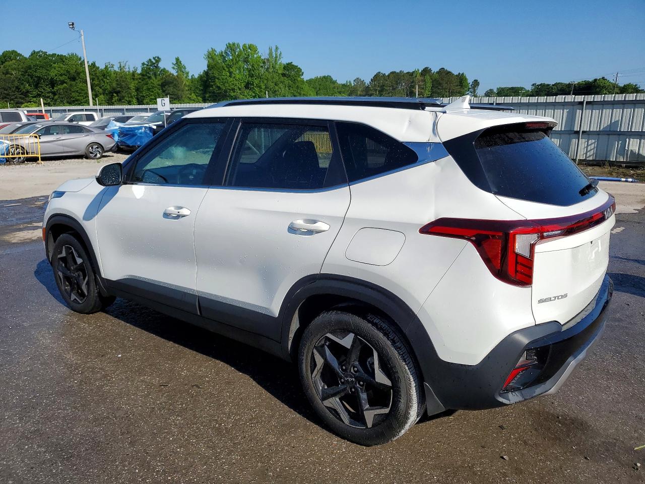 2024 KIA SELTOS EX