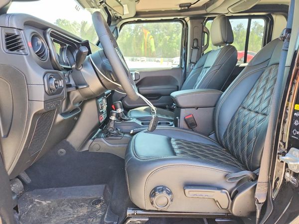 2025 JEEP GLADIATOR