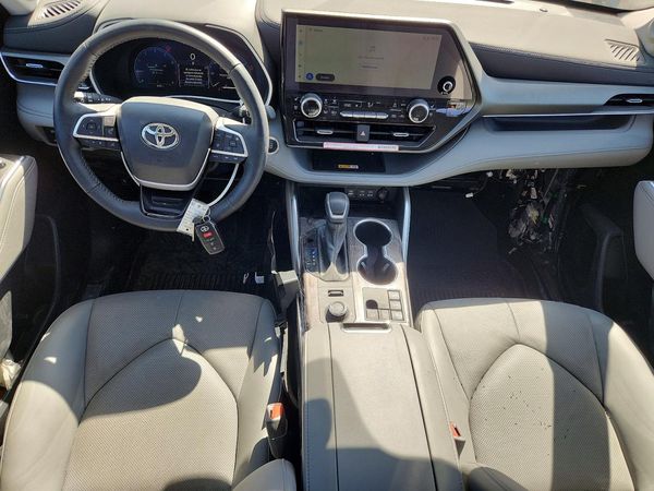 2024 TOYOTA HIGHLANDER