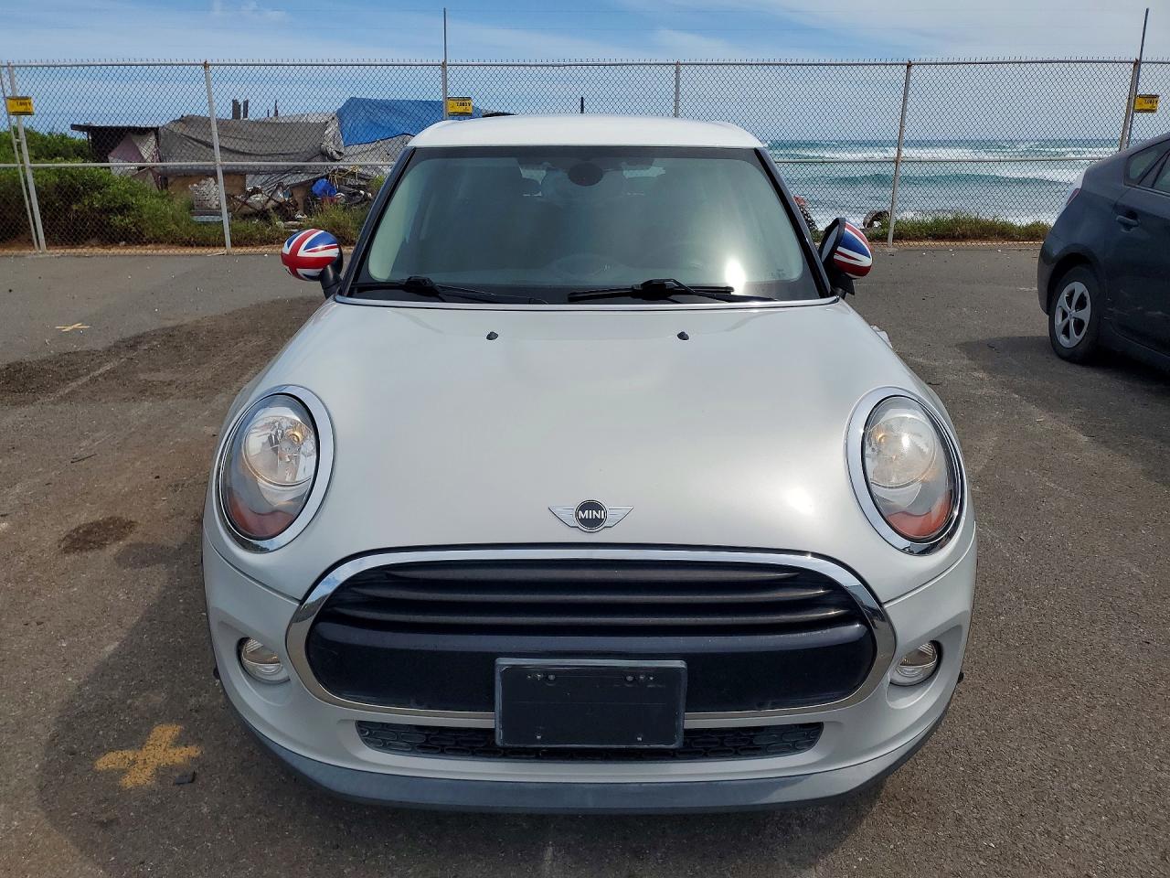 2018 MINI COOPER