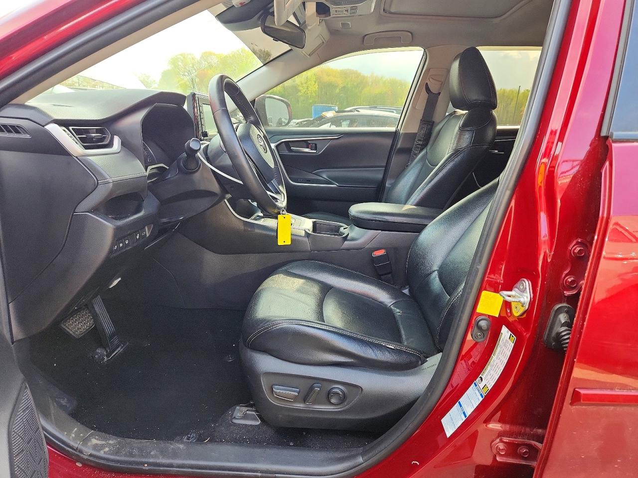 2020 TOYOTA RAV4 XLE