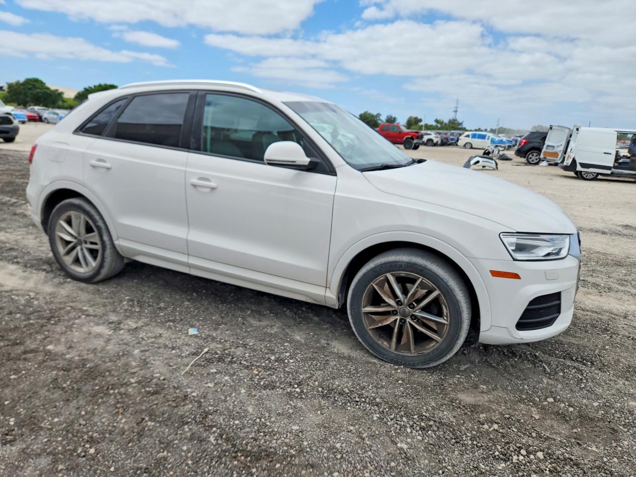 2017 AUDI Q3