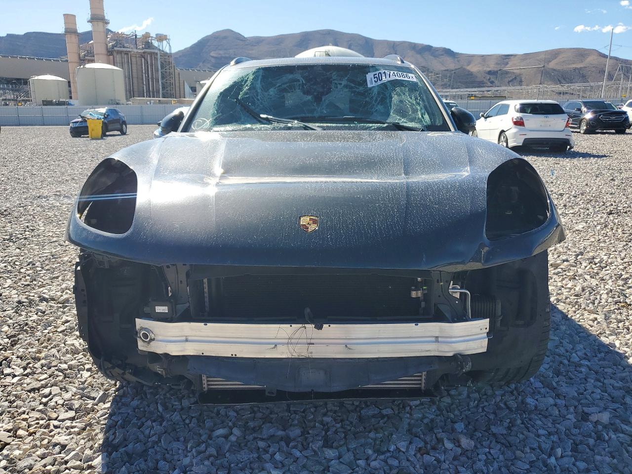 2019 PORSCHE MACAN