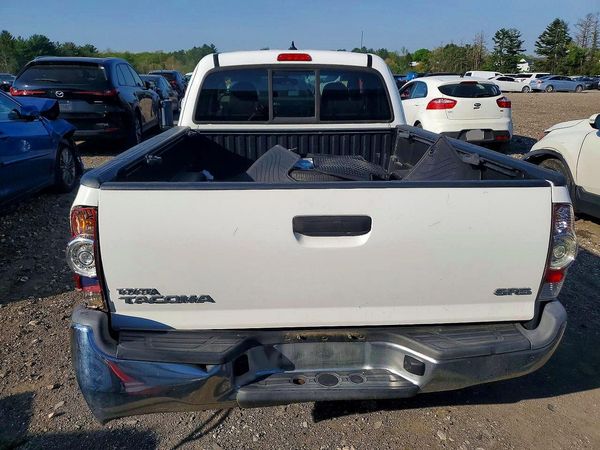 2014 TOYOTA TACOMA Delux Grade
