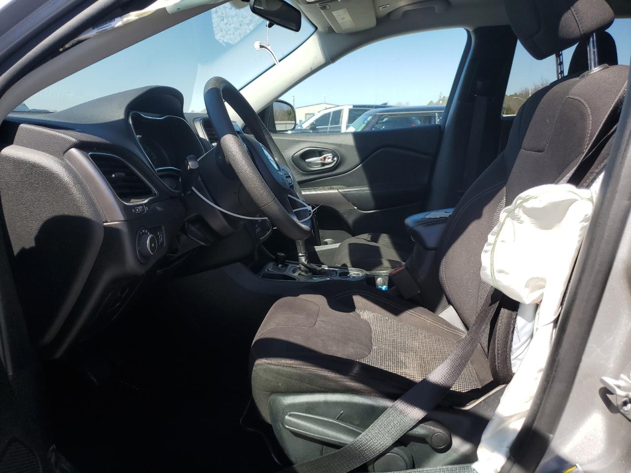 2019 JEEP CHEROKEE LATITUDE FWD