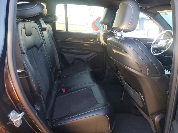 2024 JEEP GRAND CHEROKEE LAREDO 4X4