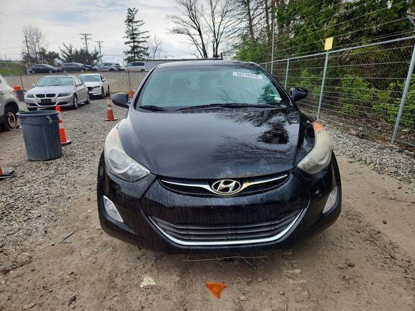 2013 HYUNDAI ELANTRA