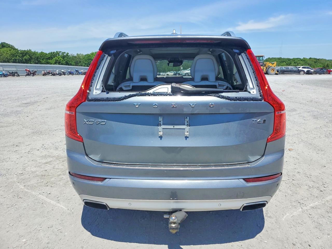 2017 VOLVO XC90 Momentum