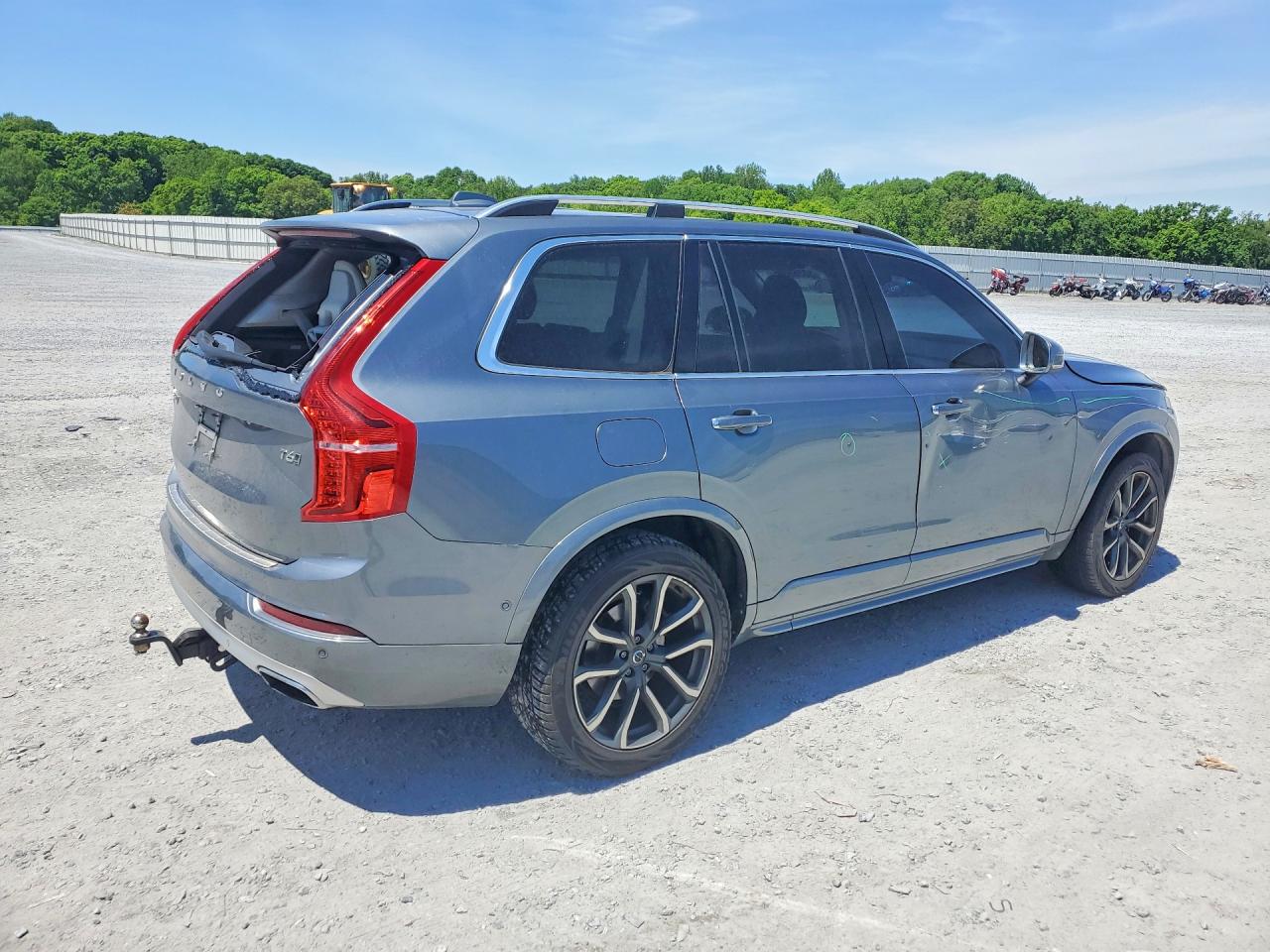 2017 VOLVO XC90 Momentum