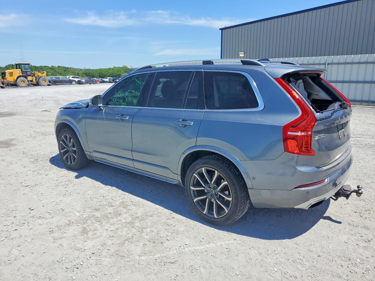 2017 VOLVO XC90 Momentum