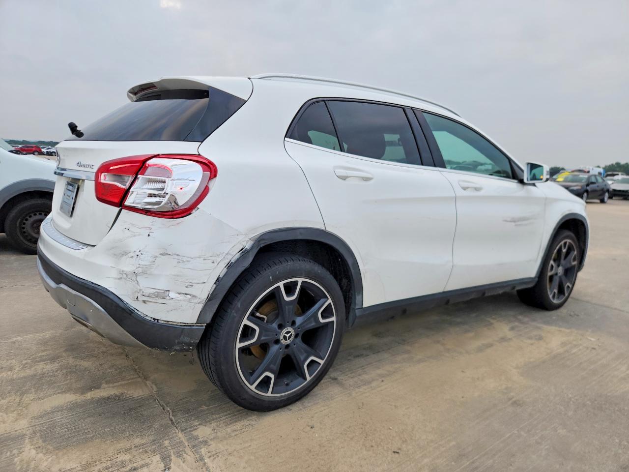 2020 MERCEDES-BENZ GLA