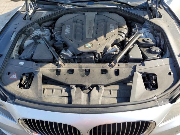 2012 BMW 750 750Lxi/Alpina B7 xDrive — Engine bay